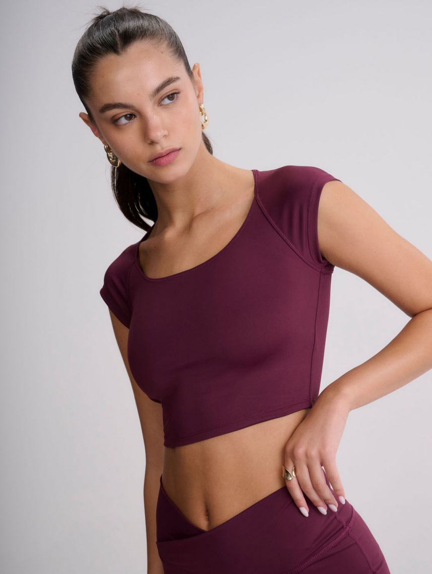 חולצת אקטיב קצרה